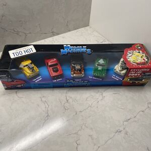 Muscle Machines 1:64 Scale Die‎ Cast 5 Pack Xmas Exclusive 2001 '57 Chevy New